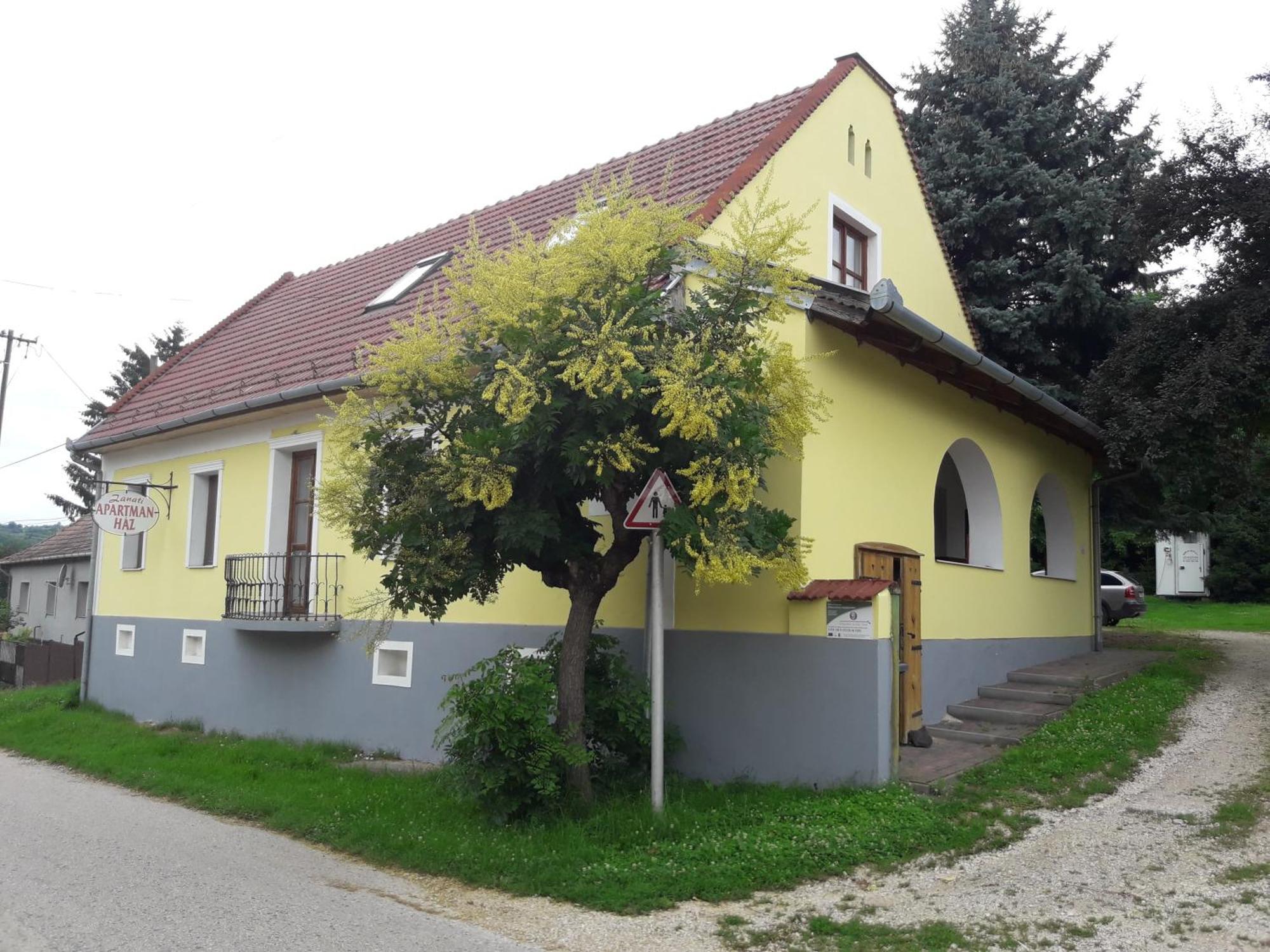 Zanati Apartmannhaz Nagykapornak Екстериор снимка